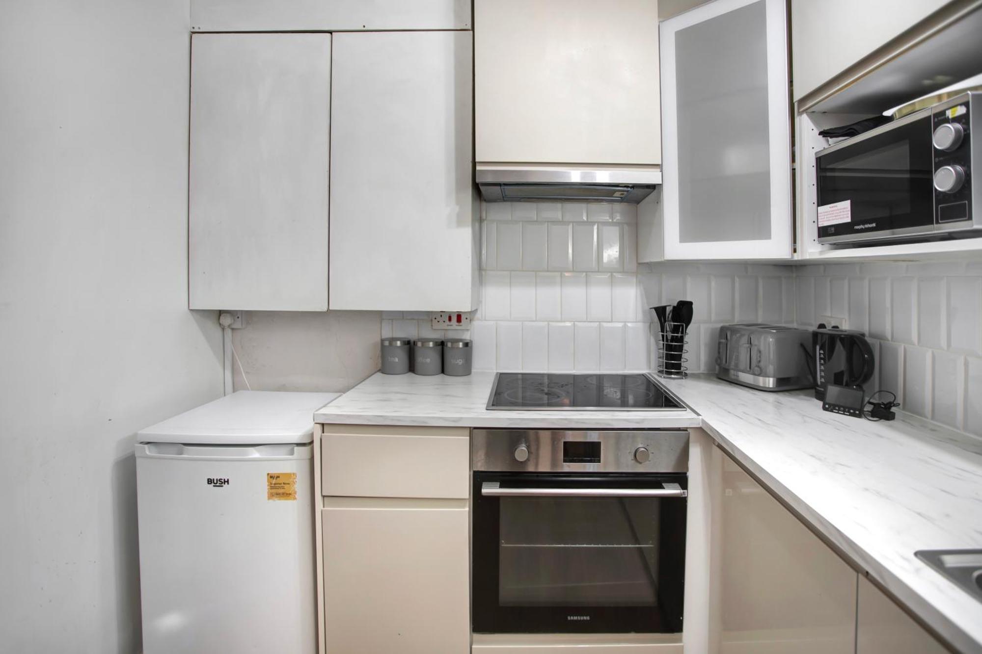 Cozy 3-bed House Near Lcy & Excel Ideal For Groups & Families *