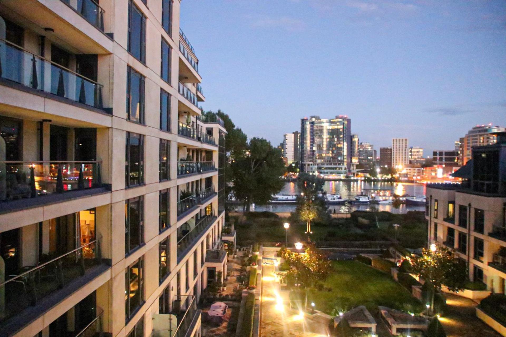 Striking In The Heart Of Chelsea Apartamento