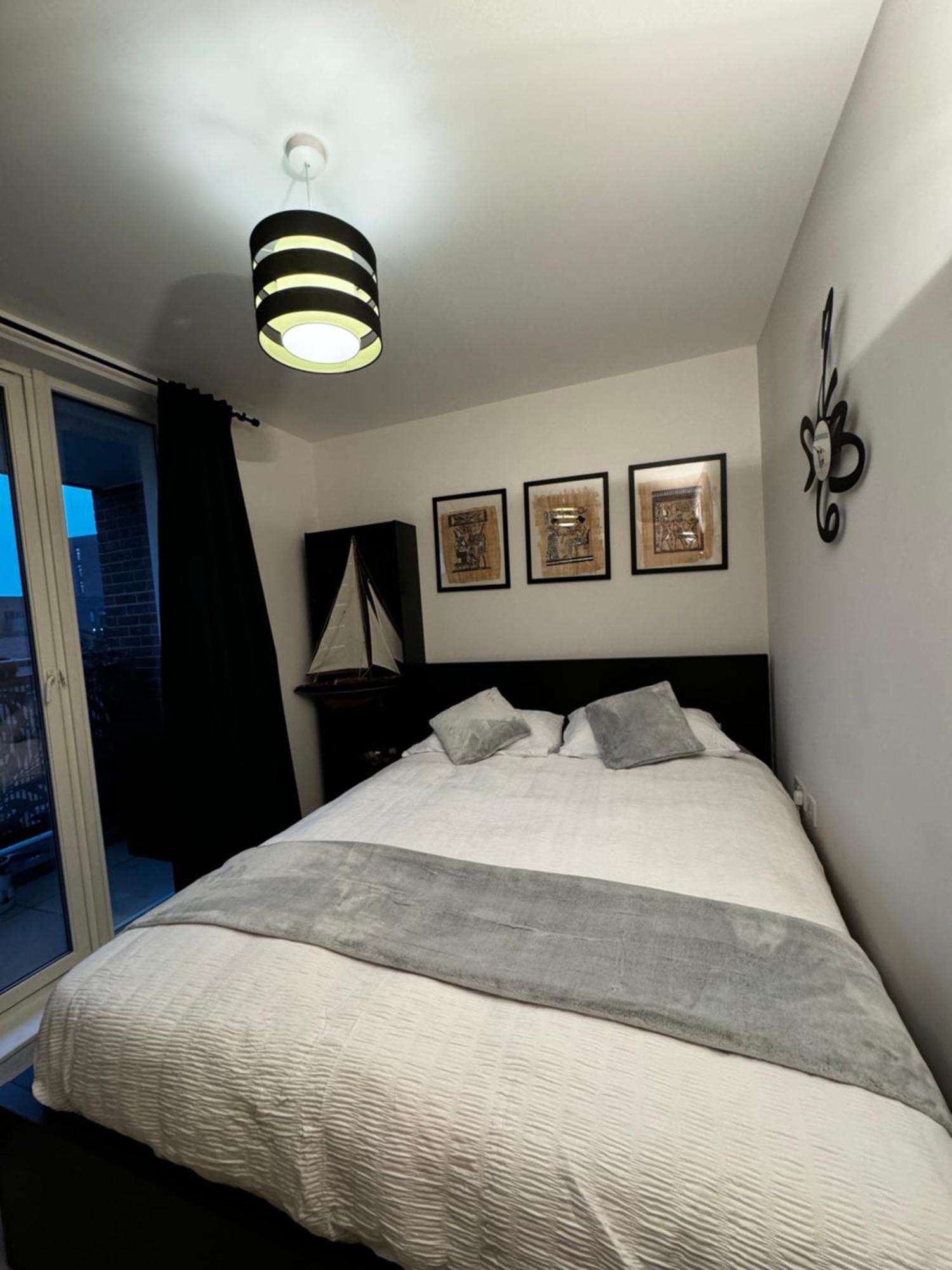 Apartamento Entire Flat Custom House Londres