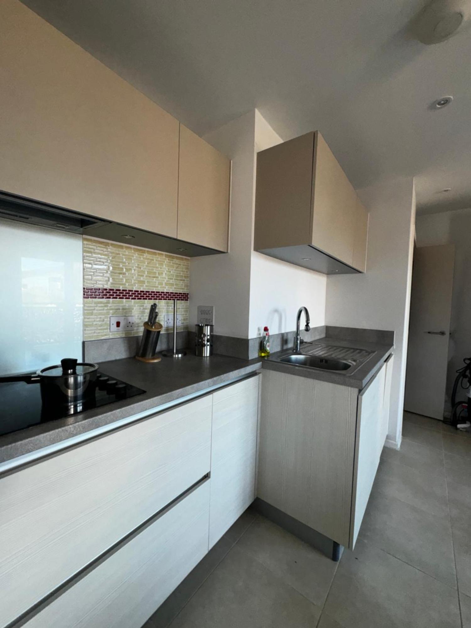 Entire Flat Custom House * Londres