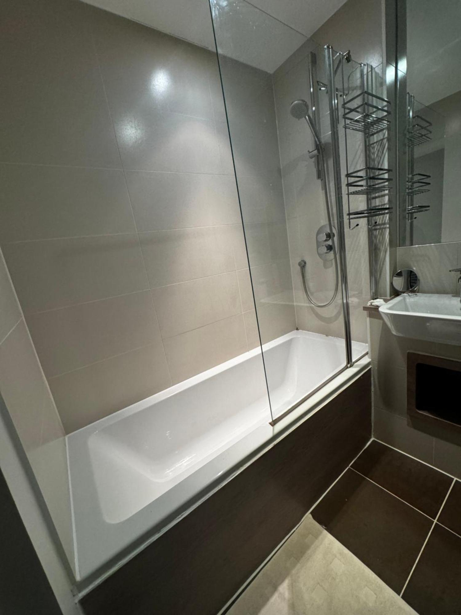 Entire Flat Custom House Londres