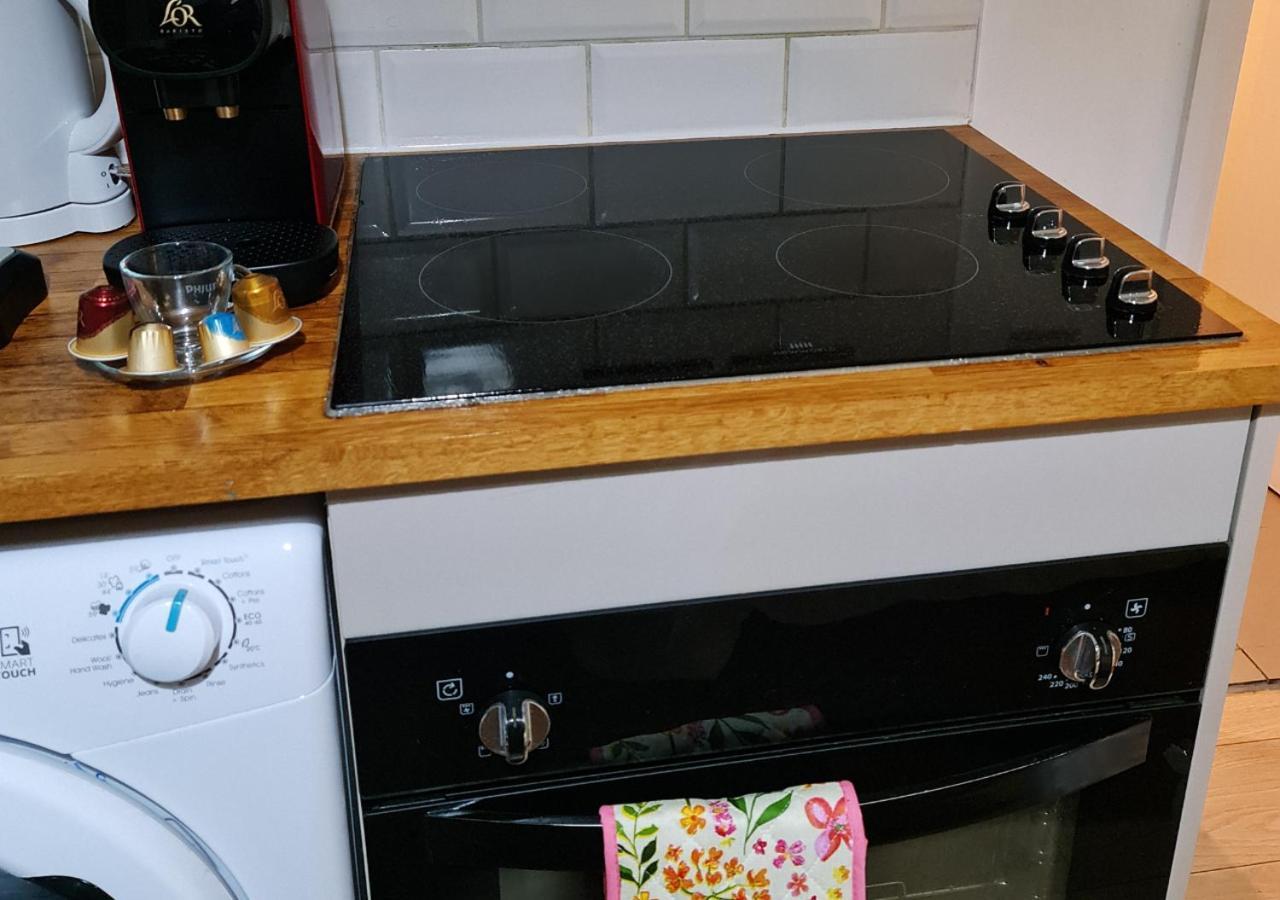Stylish - Private Bathroom, 15mins To London! * Londen
