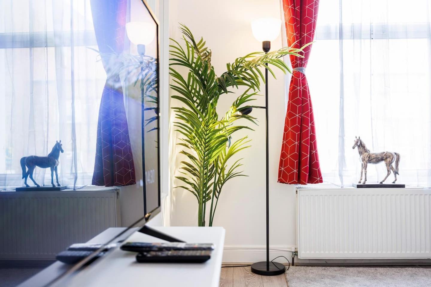 12 Bed Charming And Bright Flat Londres