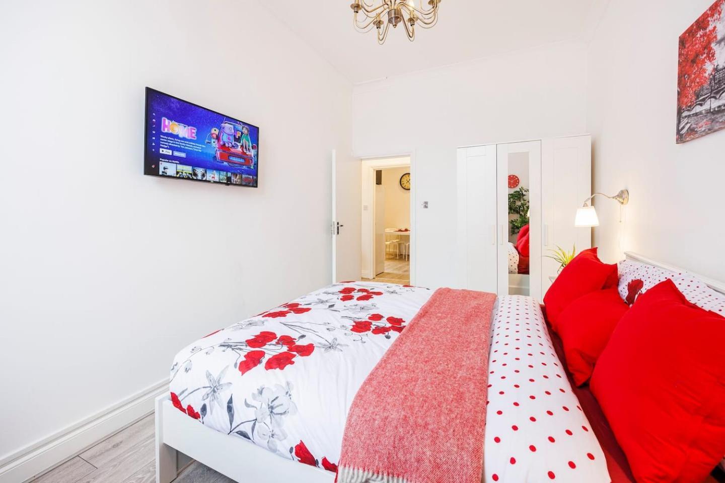 12 Bed Charming And Bright Flat Appartement