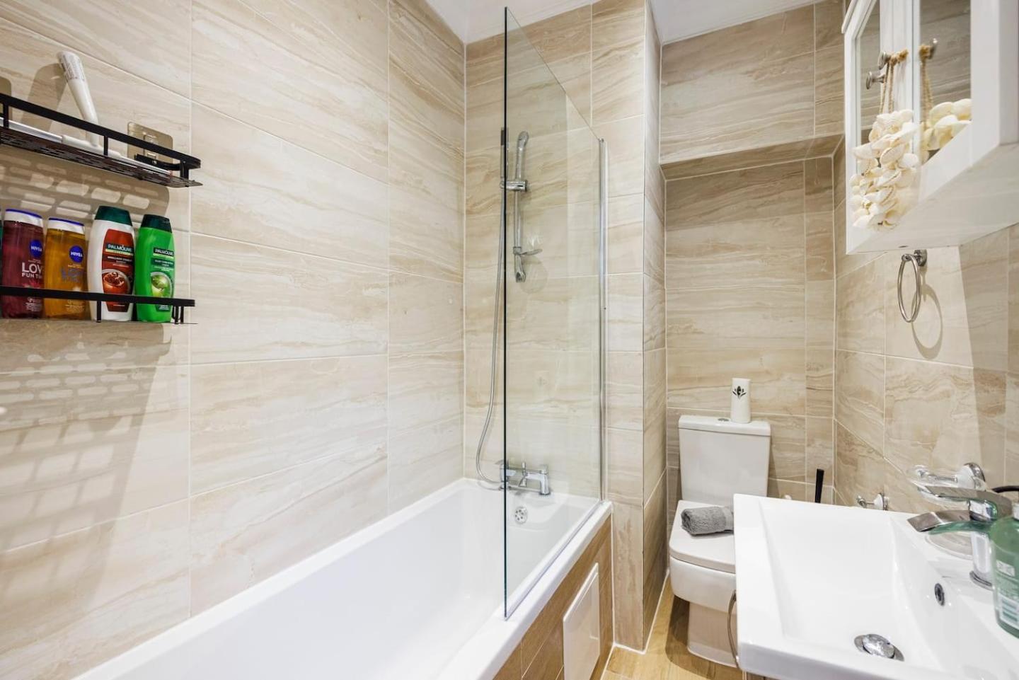 12 Bed Charming And Bright Flat Londres