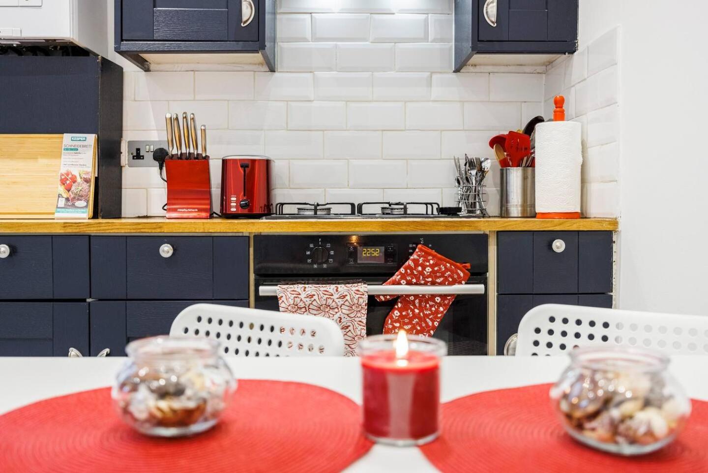 12 Bed Charming And Bright Flat Appartement