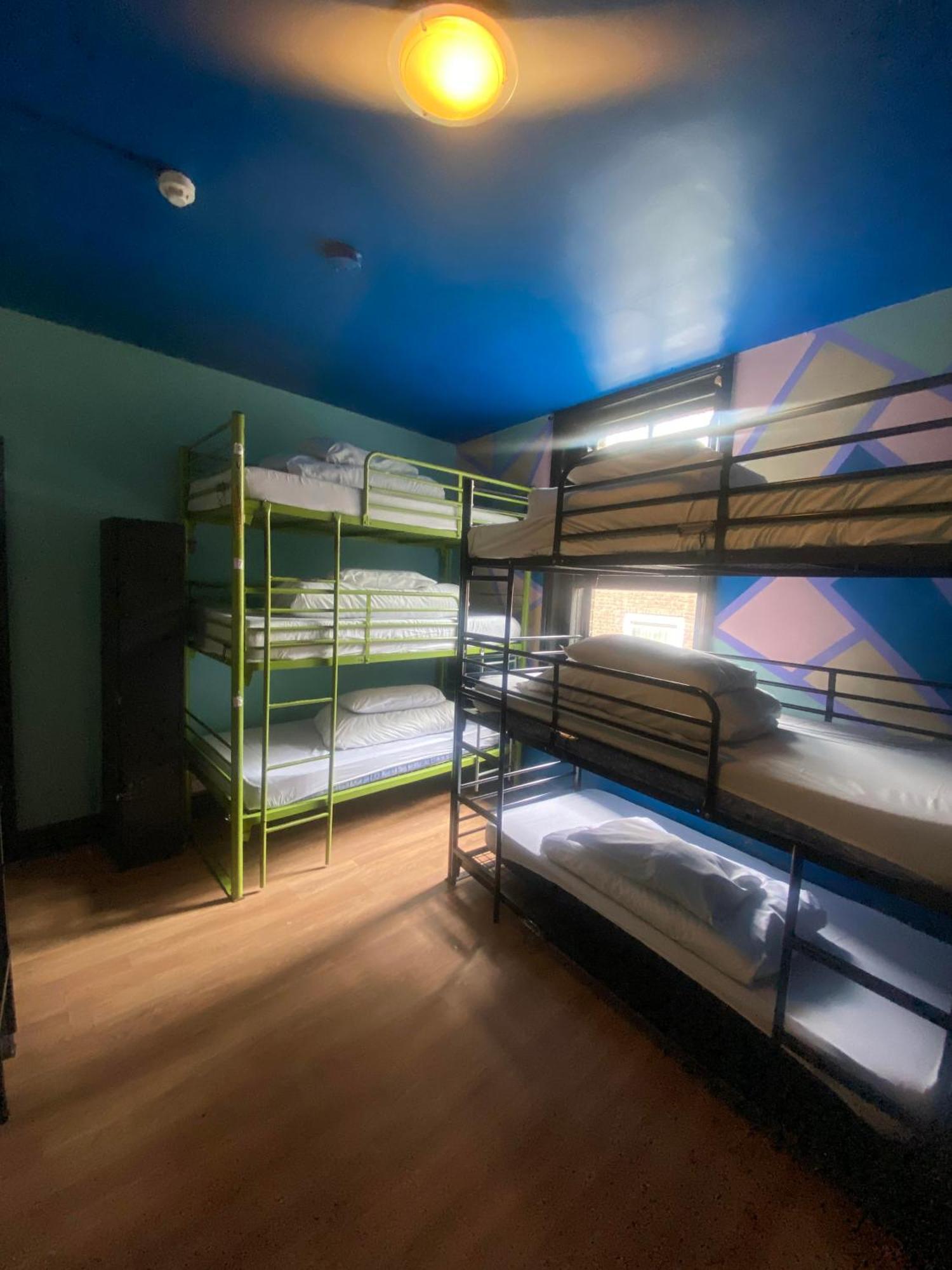 The Phoenix Paddington Hostal