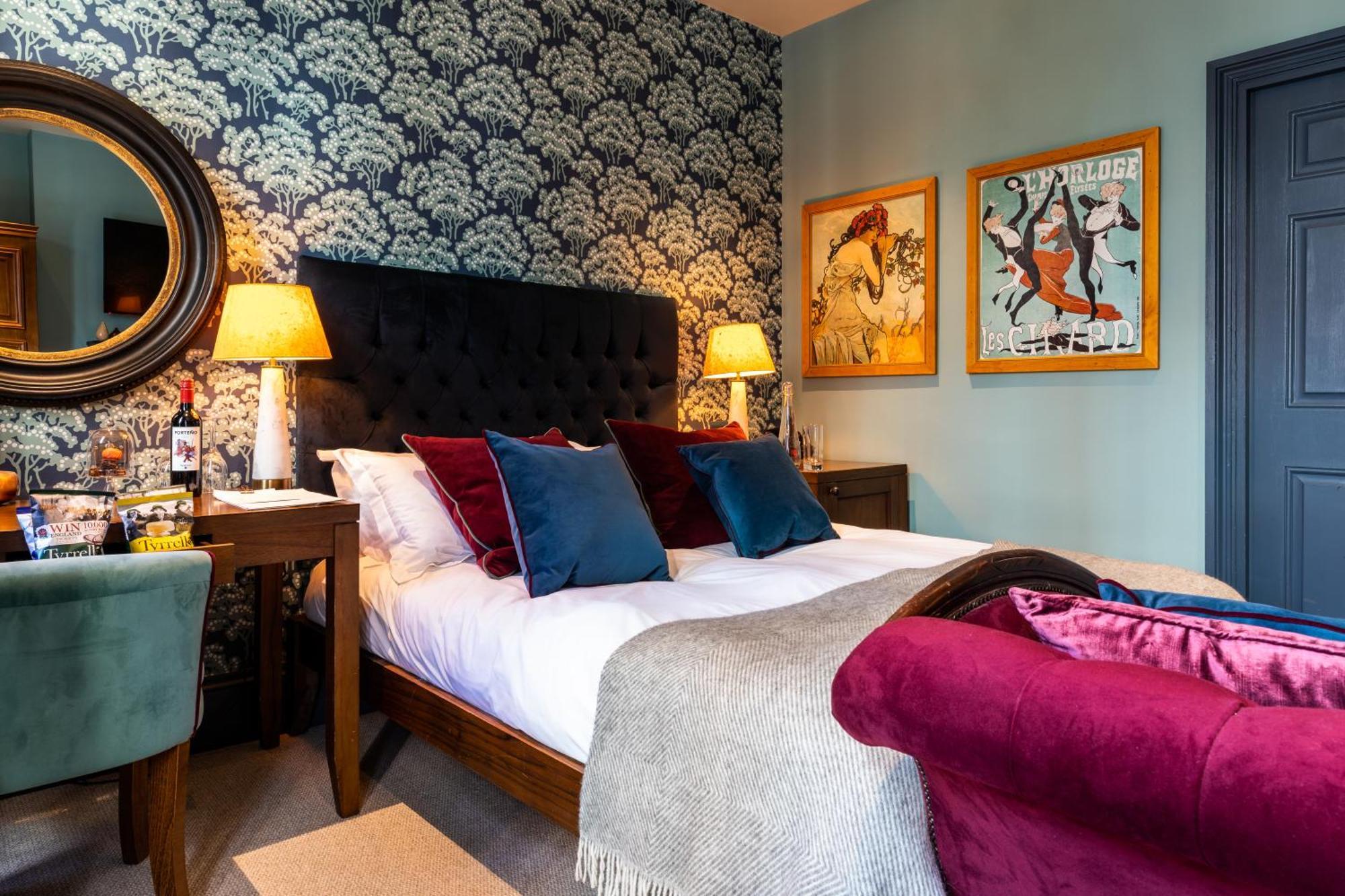 Fox And Anchor Hotel
