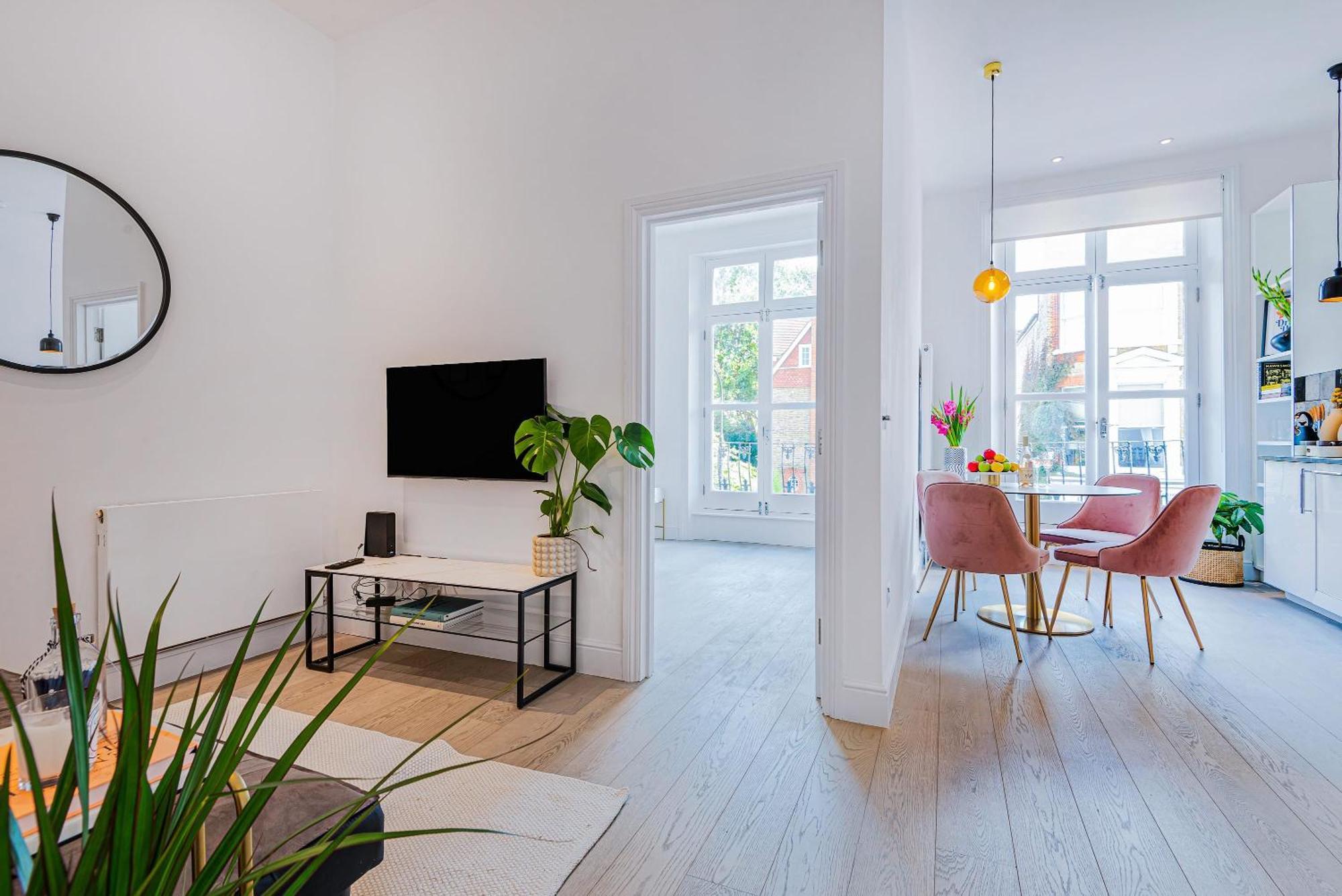 Lady On The Lane- 2 Bed Primrose Hill Londen
