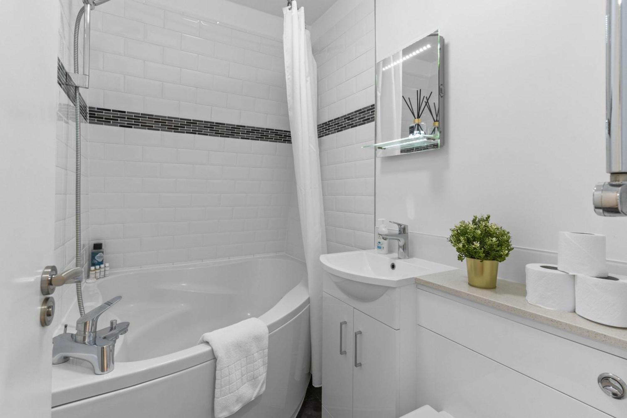 Two Bed By Livestay Short Lets & Serviced Near Oxford Circus * Londres