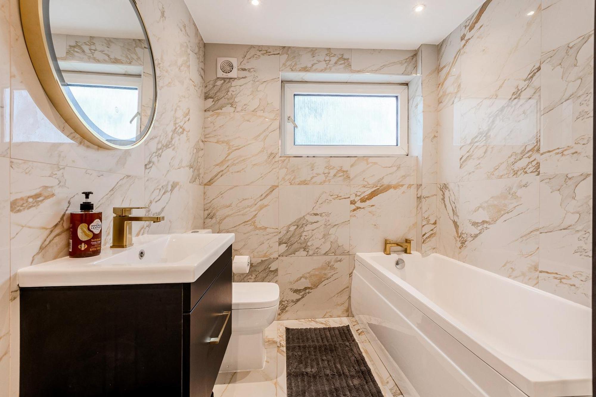 Battersea Spacious Perfect For Family And Groups With Free Parking Sleep 8 Сasa de vacaciones Londres