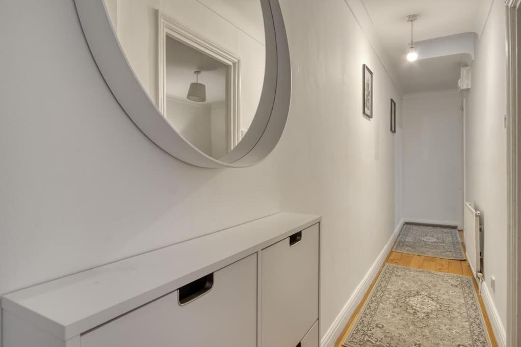 Apartamento Grove Retreat 1 Bed Steps From Ladbroke Station *
