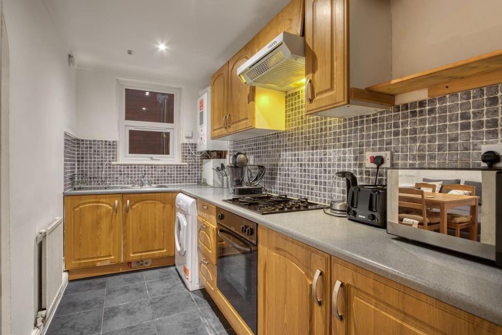 Grove Retreat 1 Bed Steps From Ladbroke Station * Londres