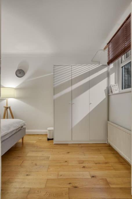 Grove Retreat 1 Bed Steps From Ladbroke Station * Londres