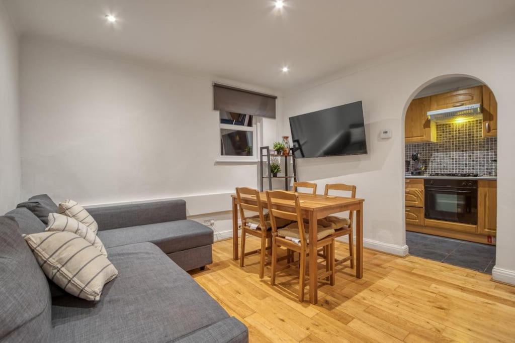 Apartamento Grove Retreat 1 Bed Steps From Ladbroke Station