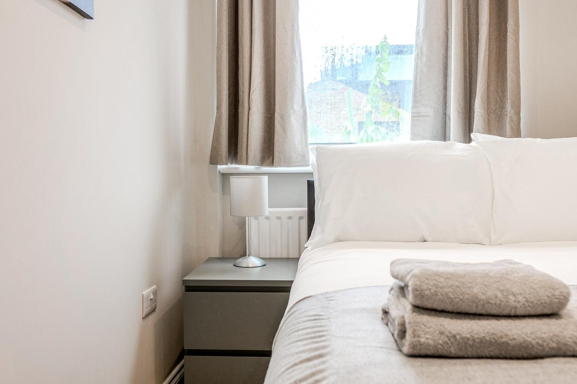 Battersea Spacious Perfect For Family And Groups With Free Parking Sleep 8 Сasa de vacaciones
