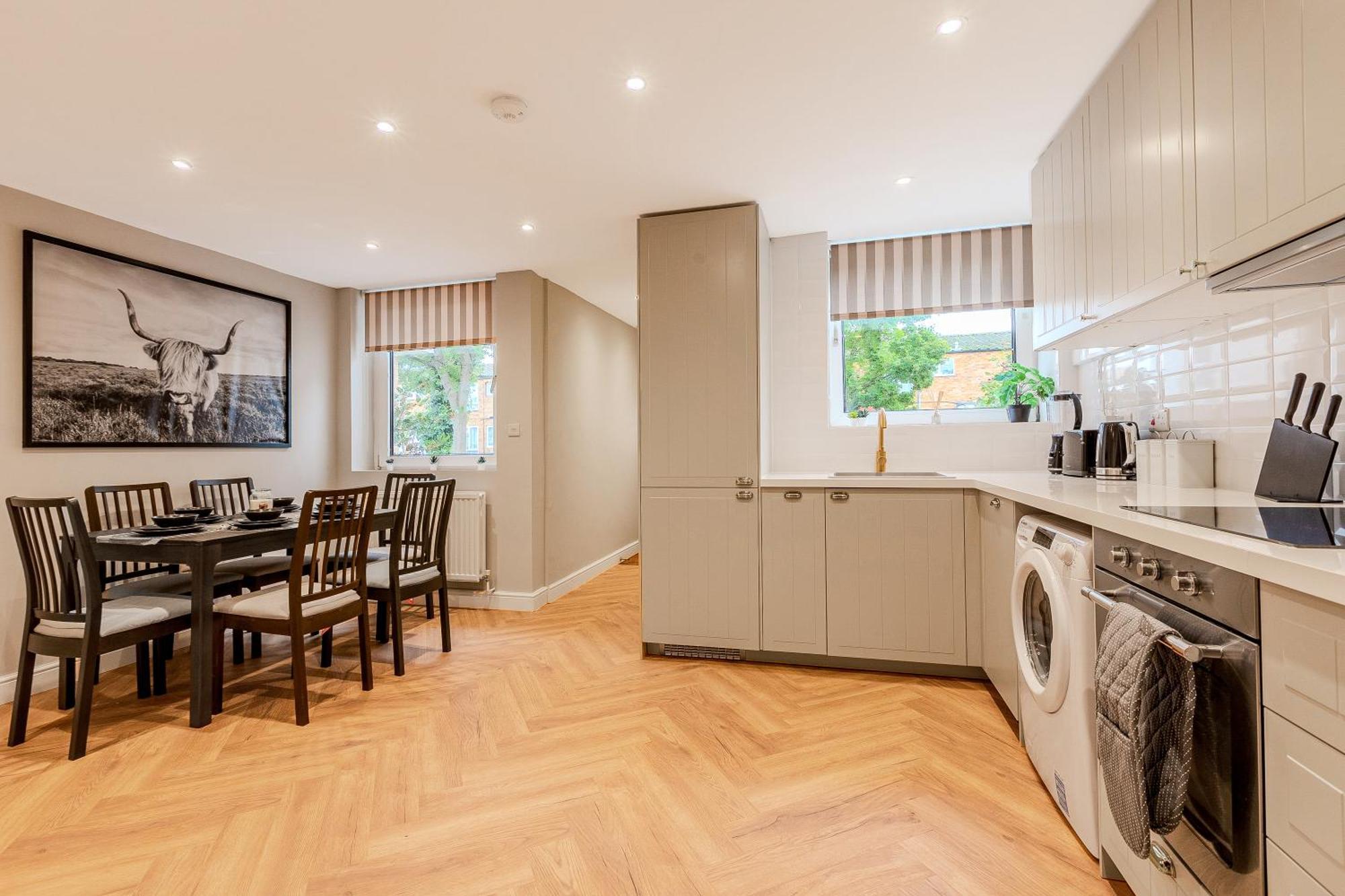 Сasa de vacaciones Battersea Spacious Perfect For Family And Groups With Free Parking Sleep 8