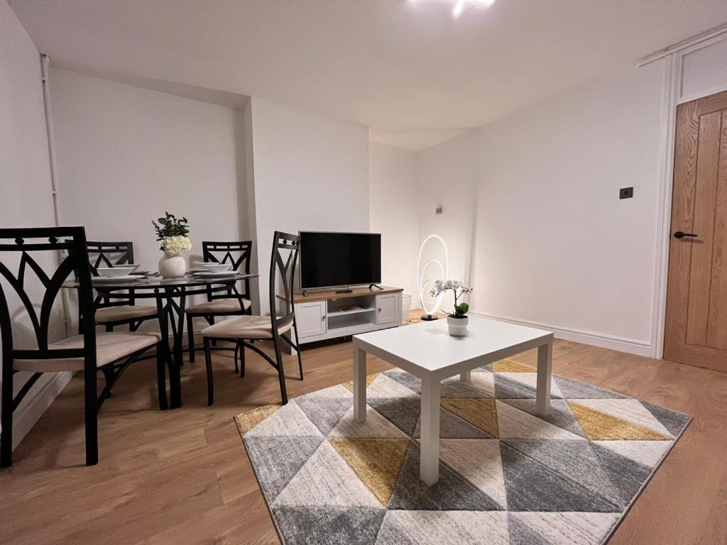 Flat - Good Access To And More! * Londres