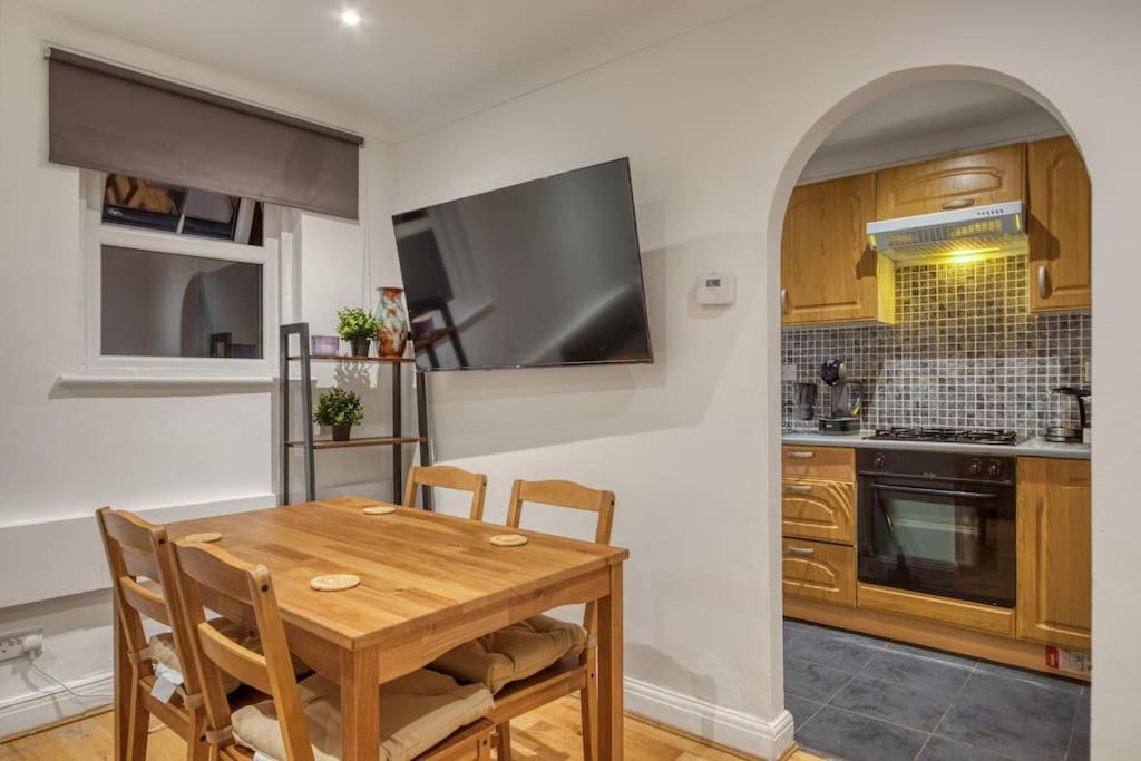 Apartamento Grove Retreat 1 Bed Steps From Ladbroke Station