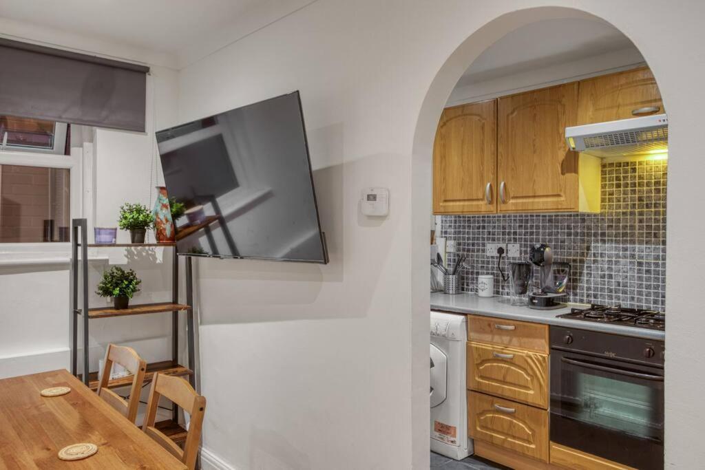 Grove Retreat 1 Bed Steps From Ladbroke Station * Londres
