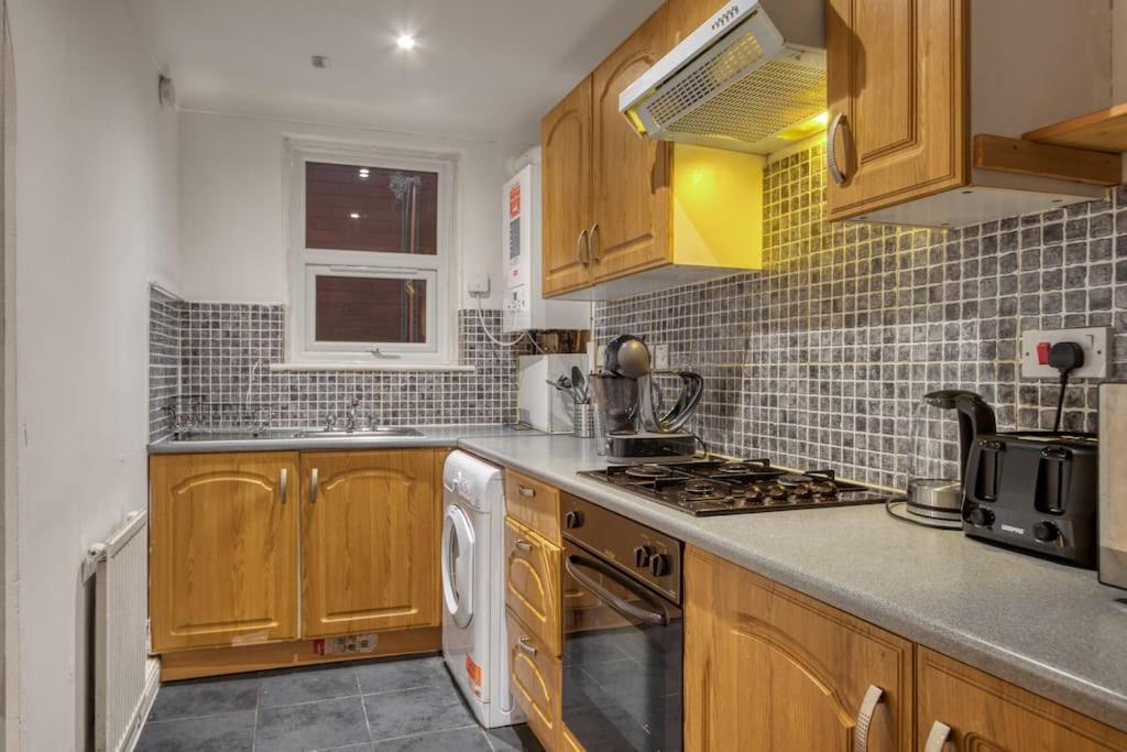Grove Retreat 1 Bed Steps From Ladbroke Station * Londres