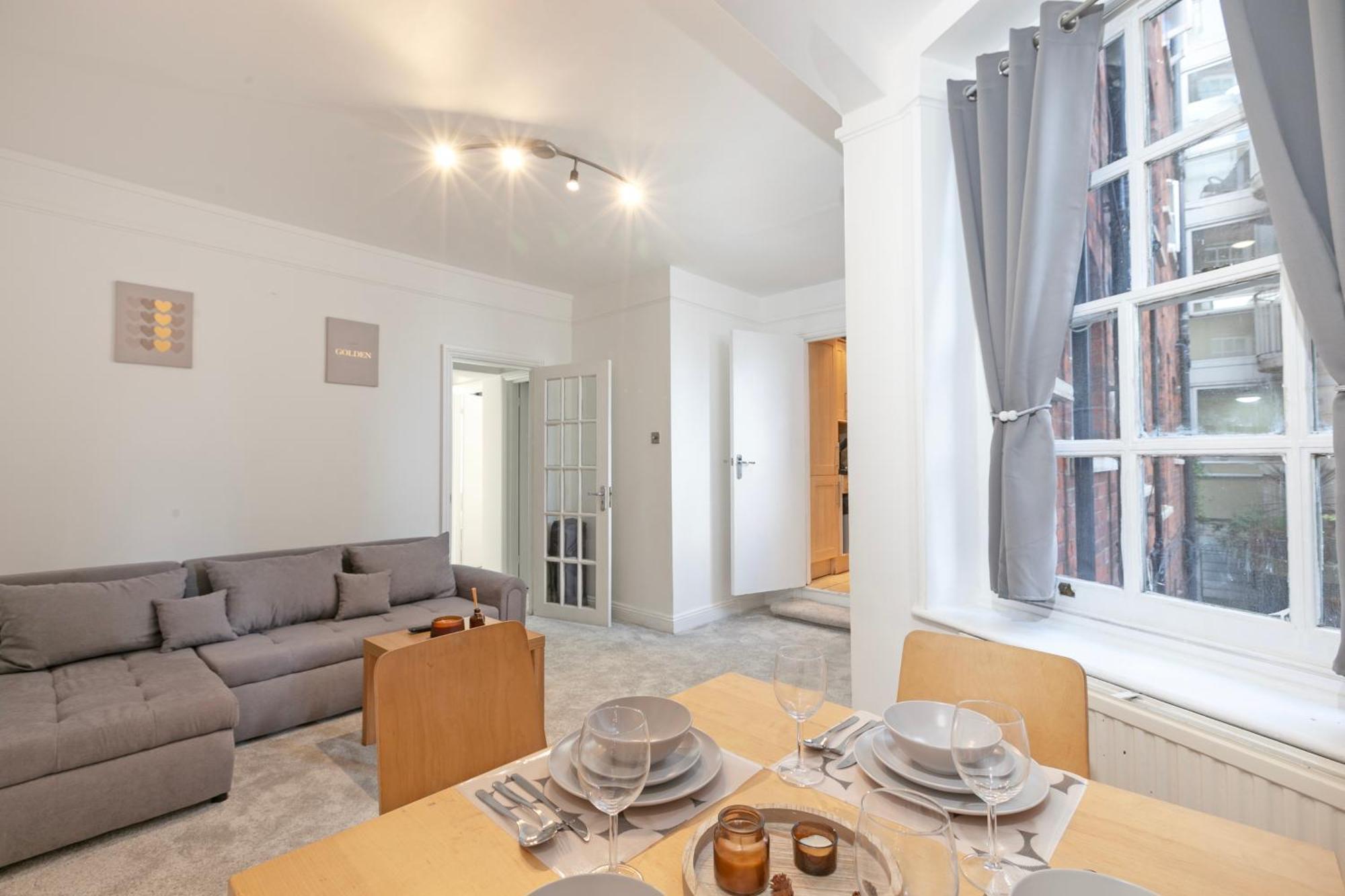 Beautiful 3 Bedroom Flat In Scott Ellis Gardens Appartement