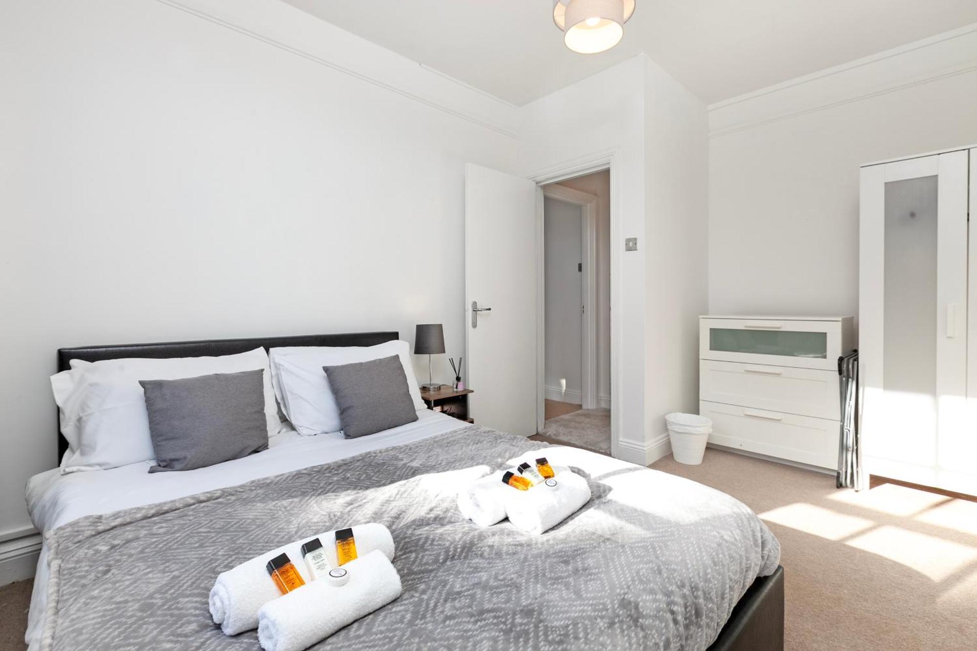Beautiful 3 Bedroom Flat In Scott Ellis Gardens Appartement *