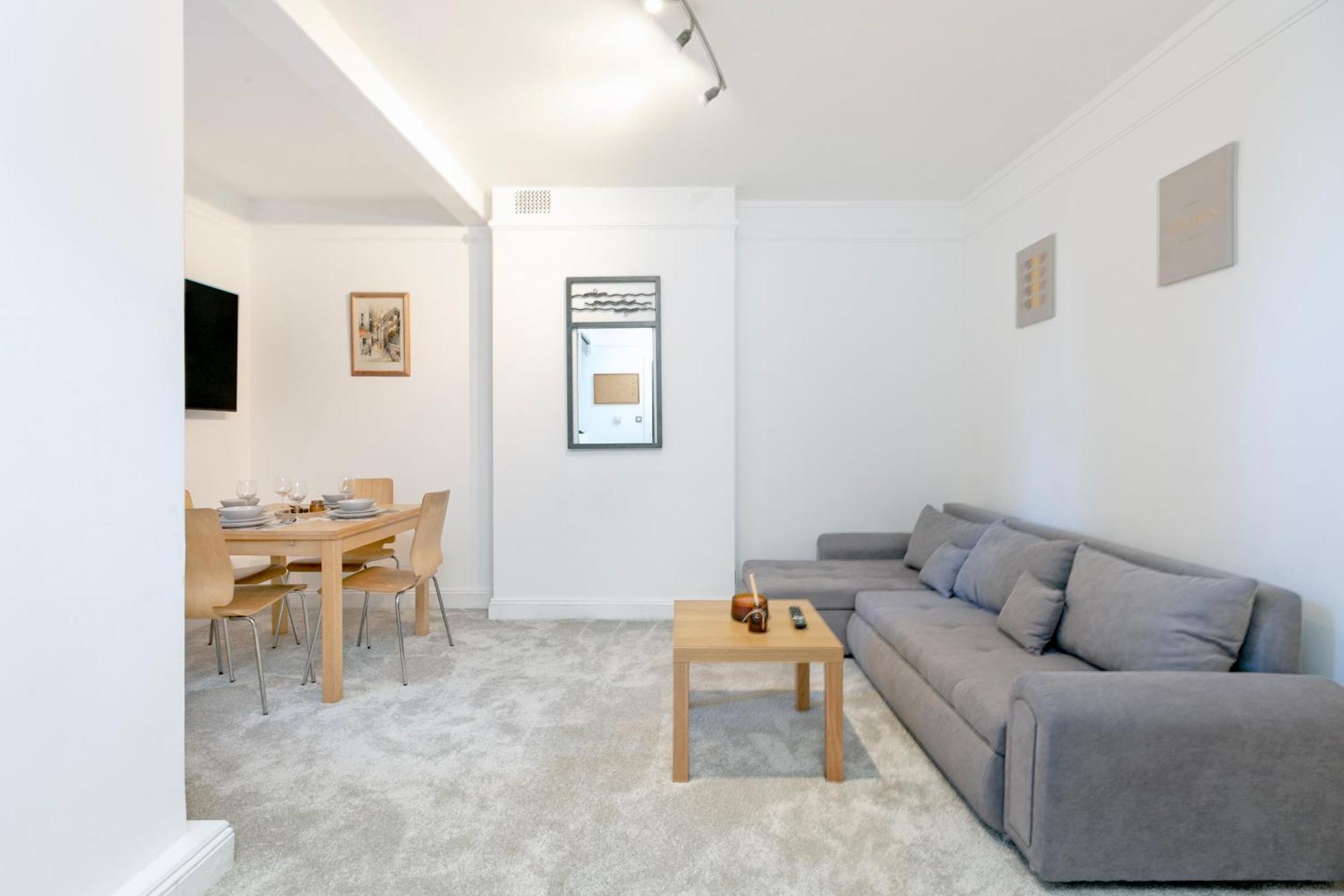Beautiful 3 Bedroom Flat In Scott Ellis Gardens Appartement Londres