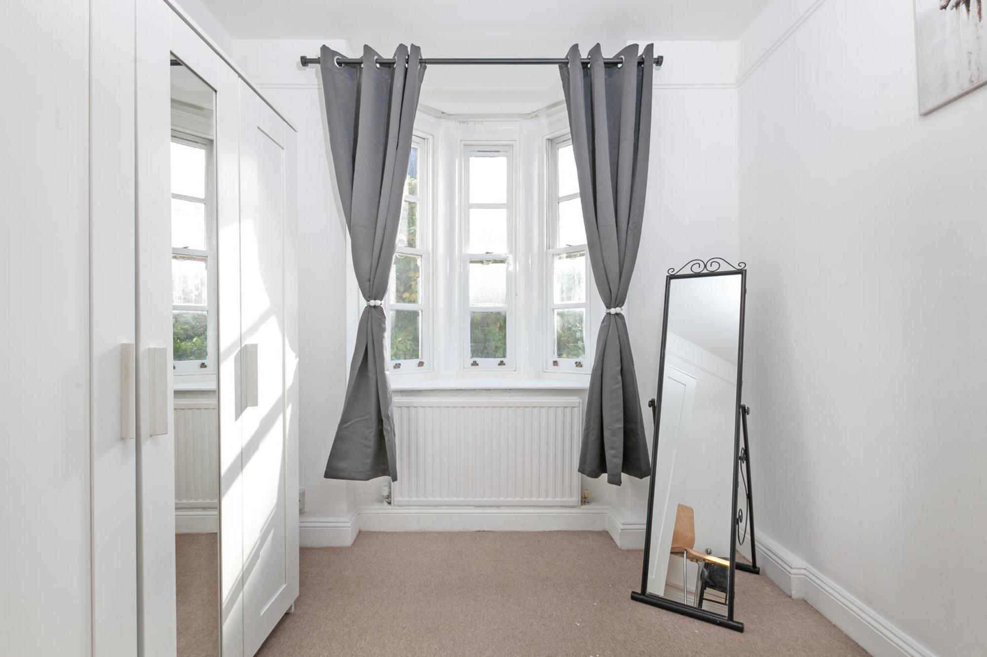 Beautiful 3 Bedroom Flat In Scott Ellis Gardens Appartement *