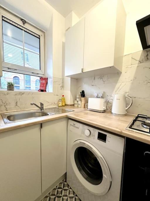 Quirky 3 Bedroom Flat In Shoreditch