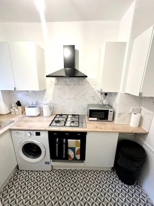 Quirky 3 Bedroom Flat In Shoreditch