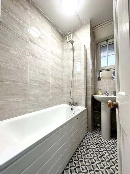 Quirky 3 Bedroom Flat In Shoreditch Appartement *