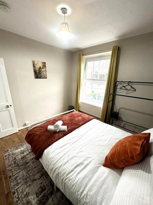 Quirky 3 Bedroom Flat In Shoreditch