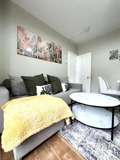 Quirky 3 Bedroom Flat In Shoreditch * Londen