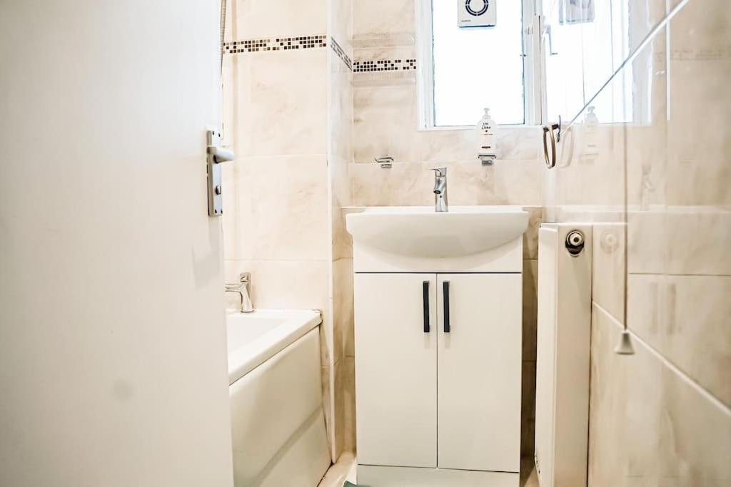 Spacious 3 Bedroom Flat Londres