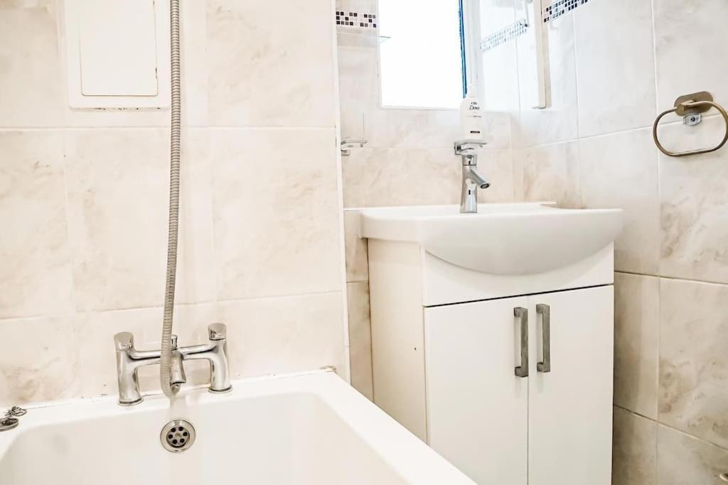 Spacious 3 Bedroom Flat Appartement *