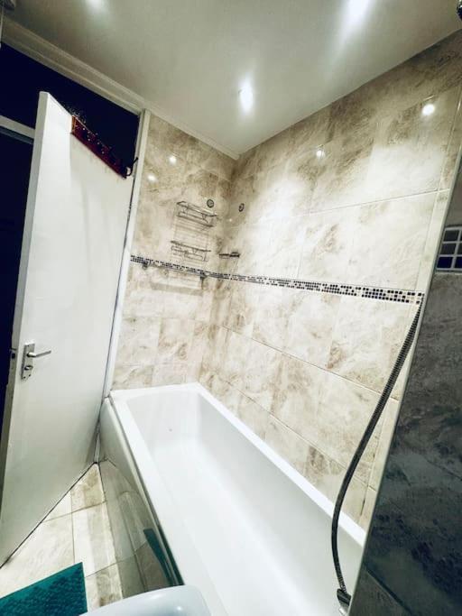 Spacious 3 Bedroom Flat Appartement