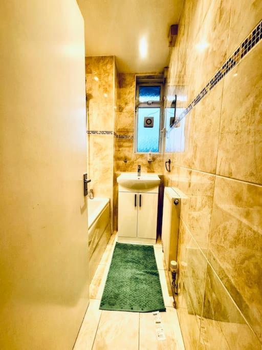 Appartement Spacious 3 Bedroom Flat