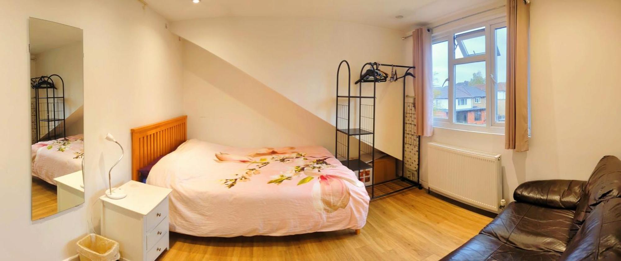 Double Bedrooms, Close To Tube Stations Habitación en casa particular Londres
