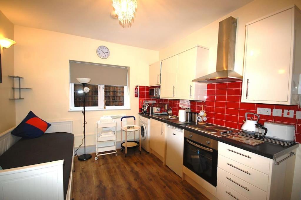 St 7 - Cosy, Modern Apartment-corbyn St N4 Appartement