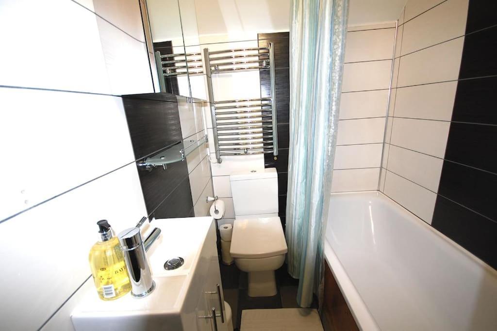 Appartement St 7 - Cosy, Modern Apartment-corbyn St N4