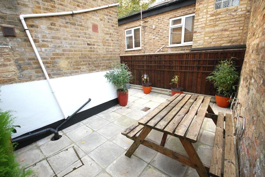 St 7 - Cosy, Modern Apartment-corbyn St N4 Londres