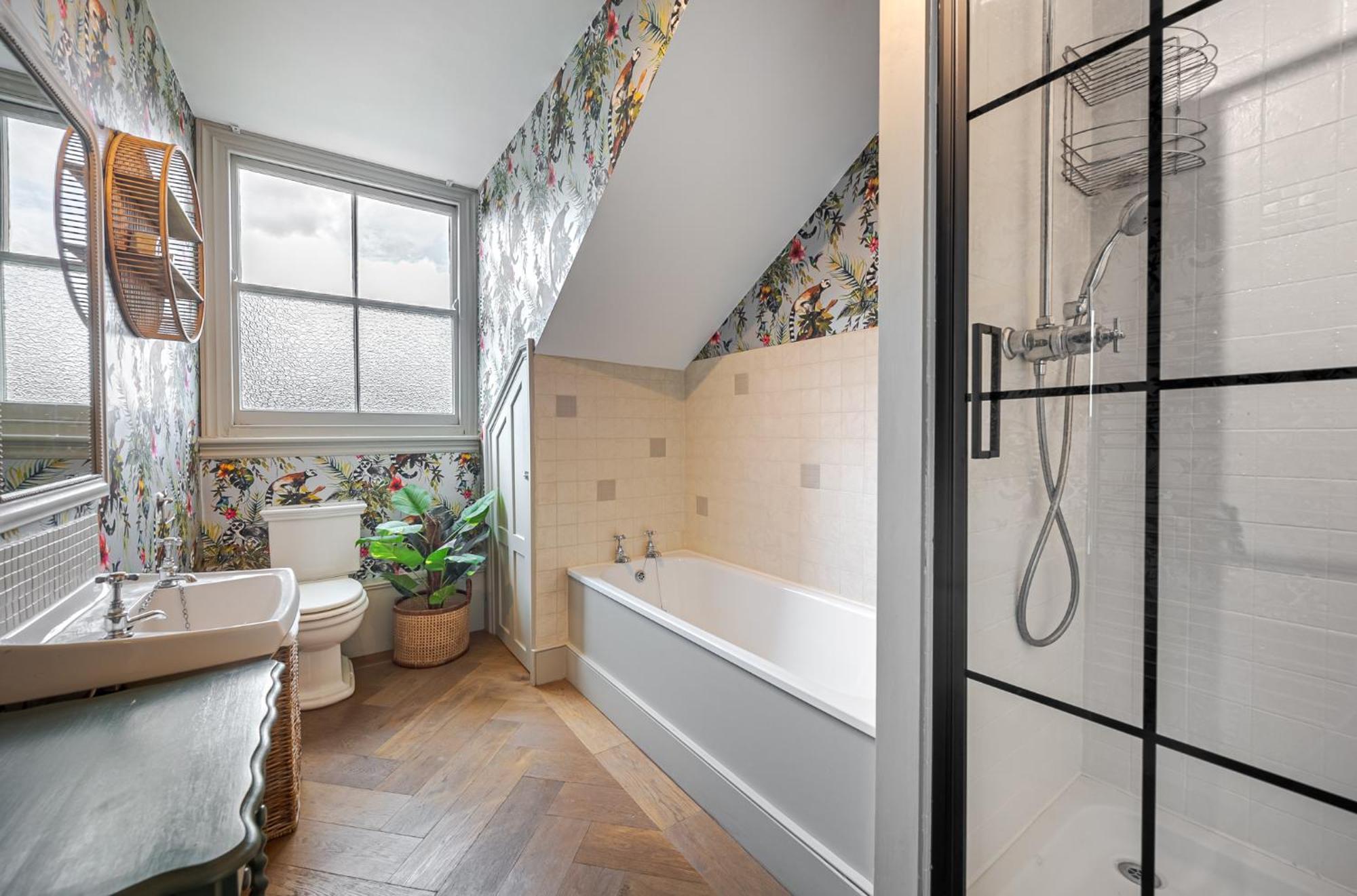 Heaver House - Stunning, Large, 5br House Nr Tube And Tooting Common Villa *
