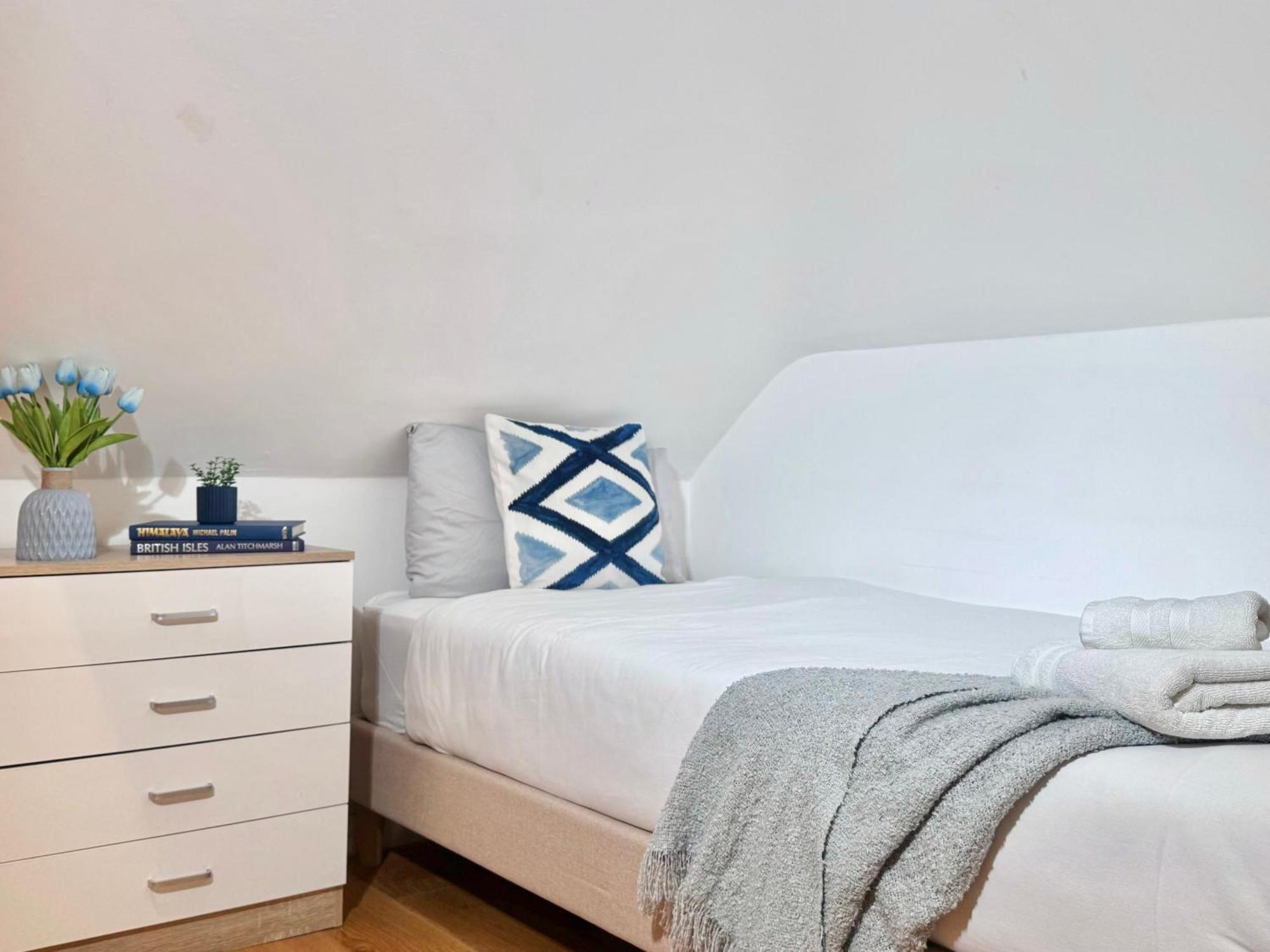En-suites With Free Parking 30min To Maison d'hôtes *