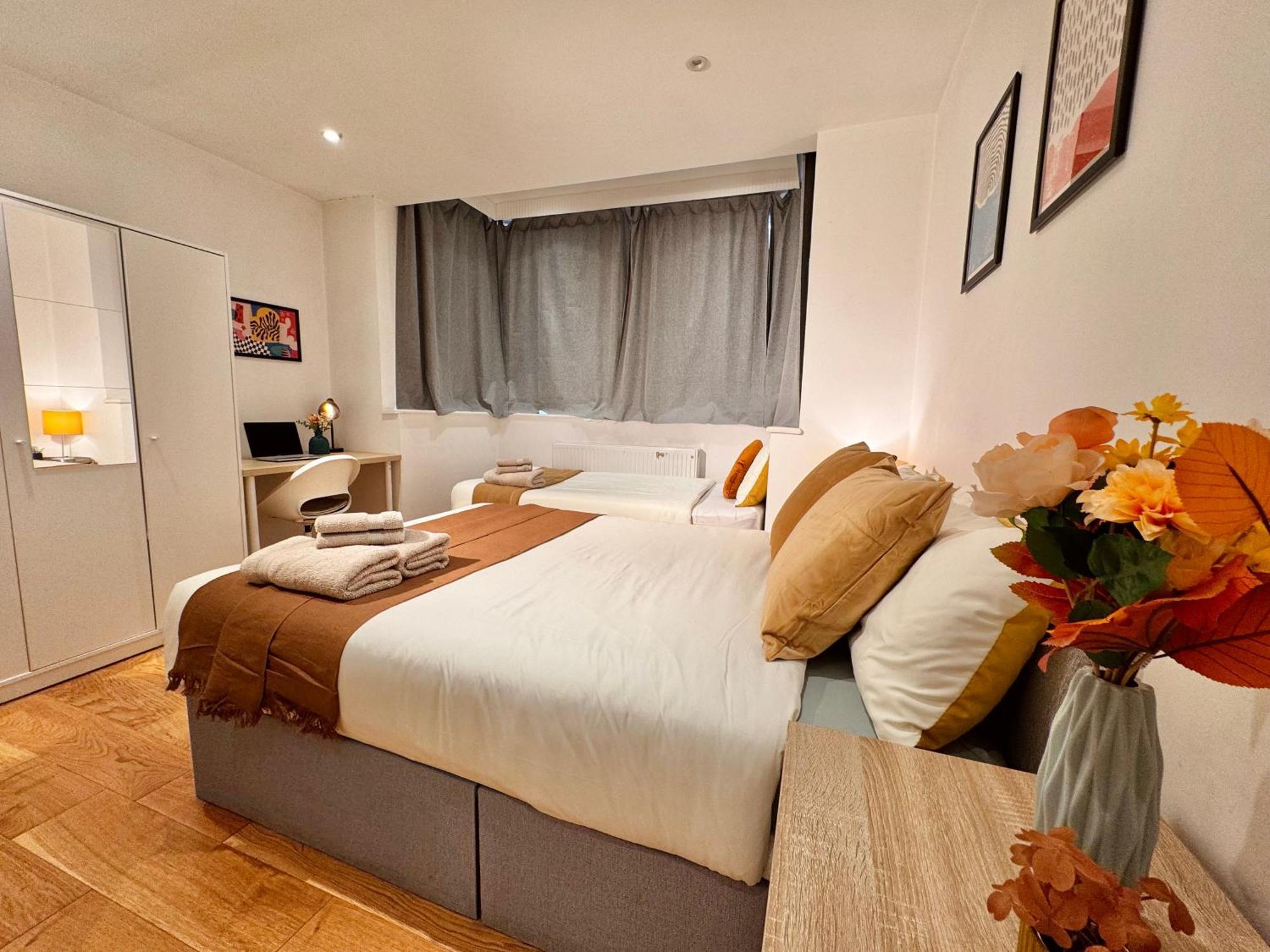 En-suites With Free Parking 30min To