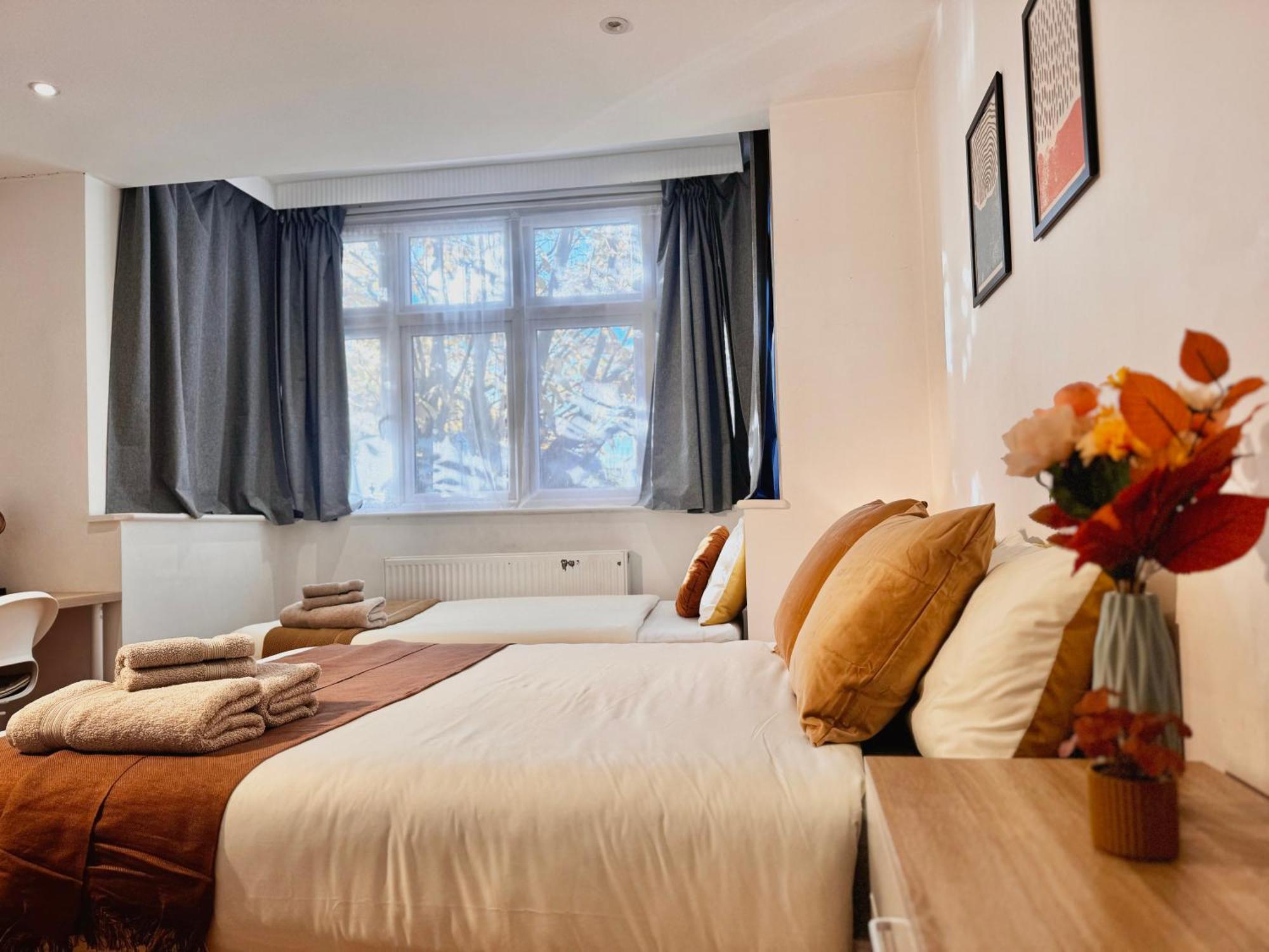 En-suites With Free Parking 30min To Maison d'hôtes Londres