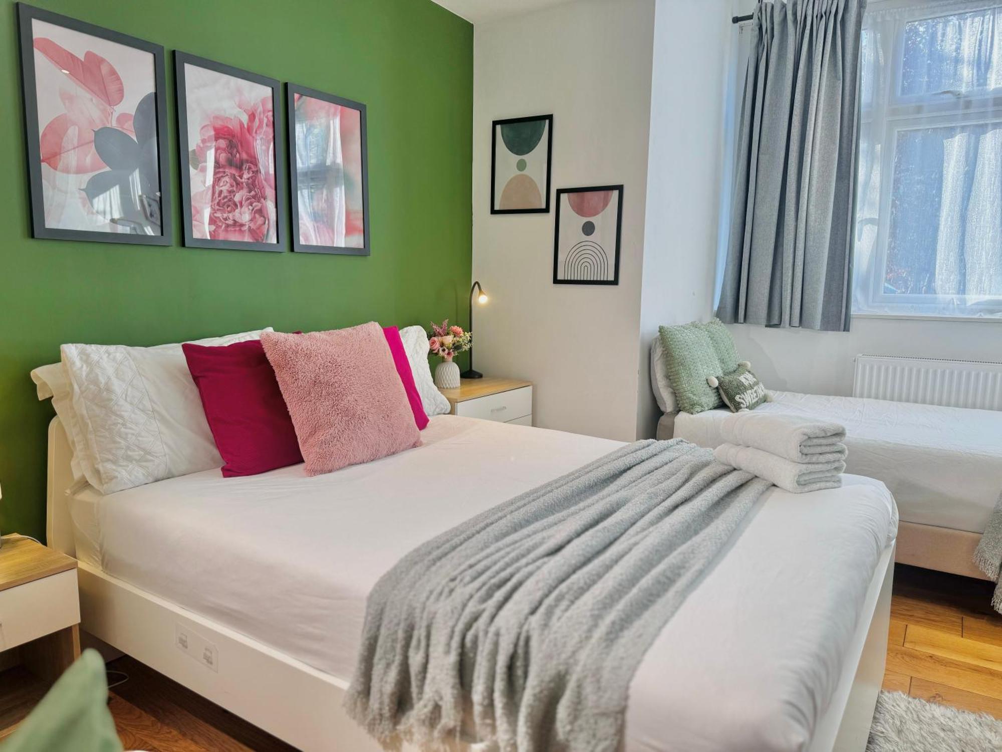 En-suites With Free Parking 30min To Maison d'hôtes Londres