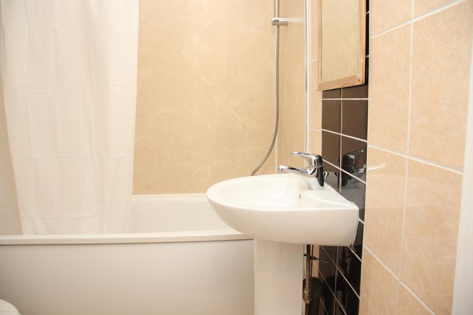 Ideal In Apartment *