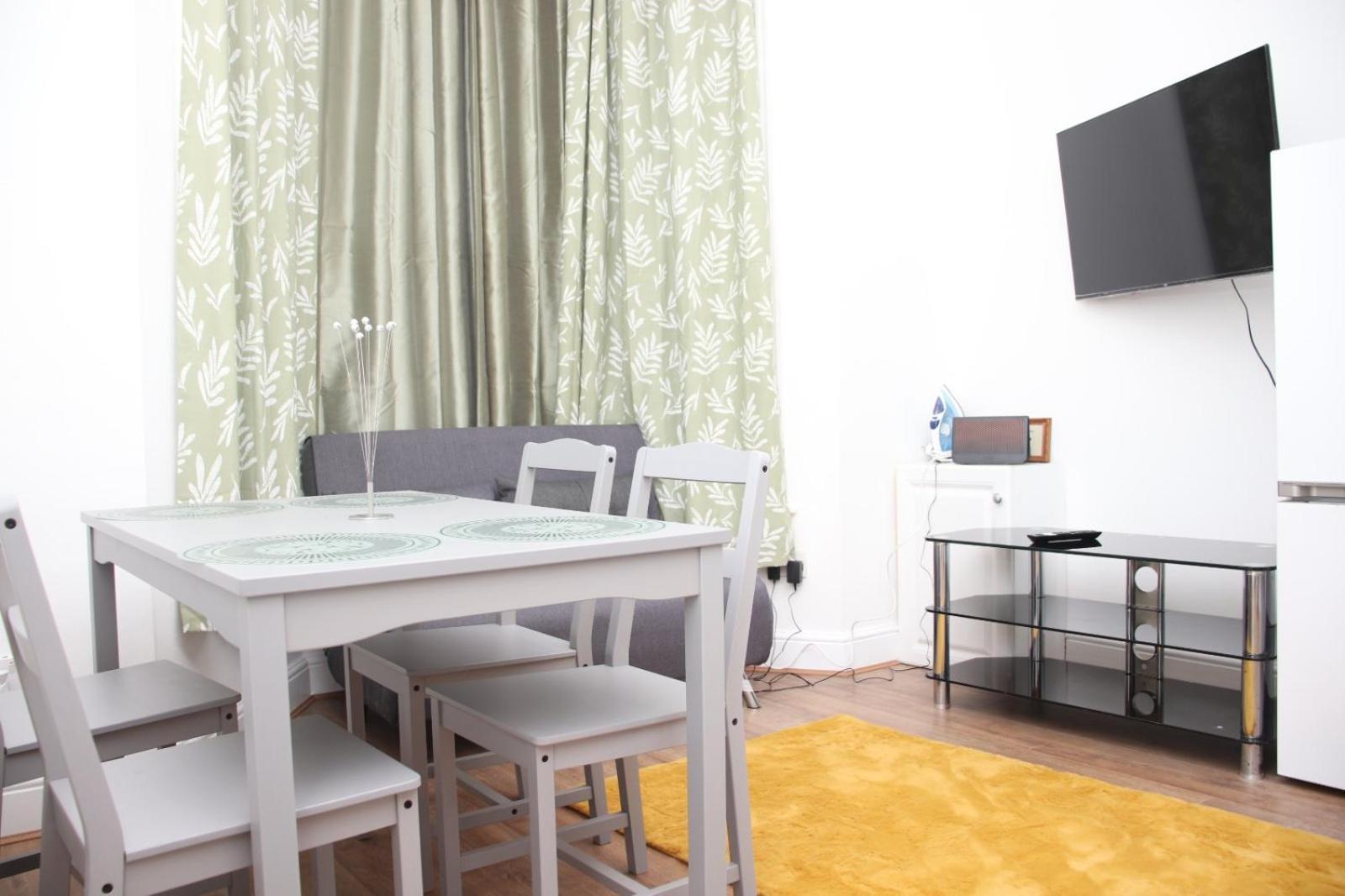 Ideal In Apartment *