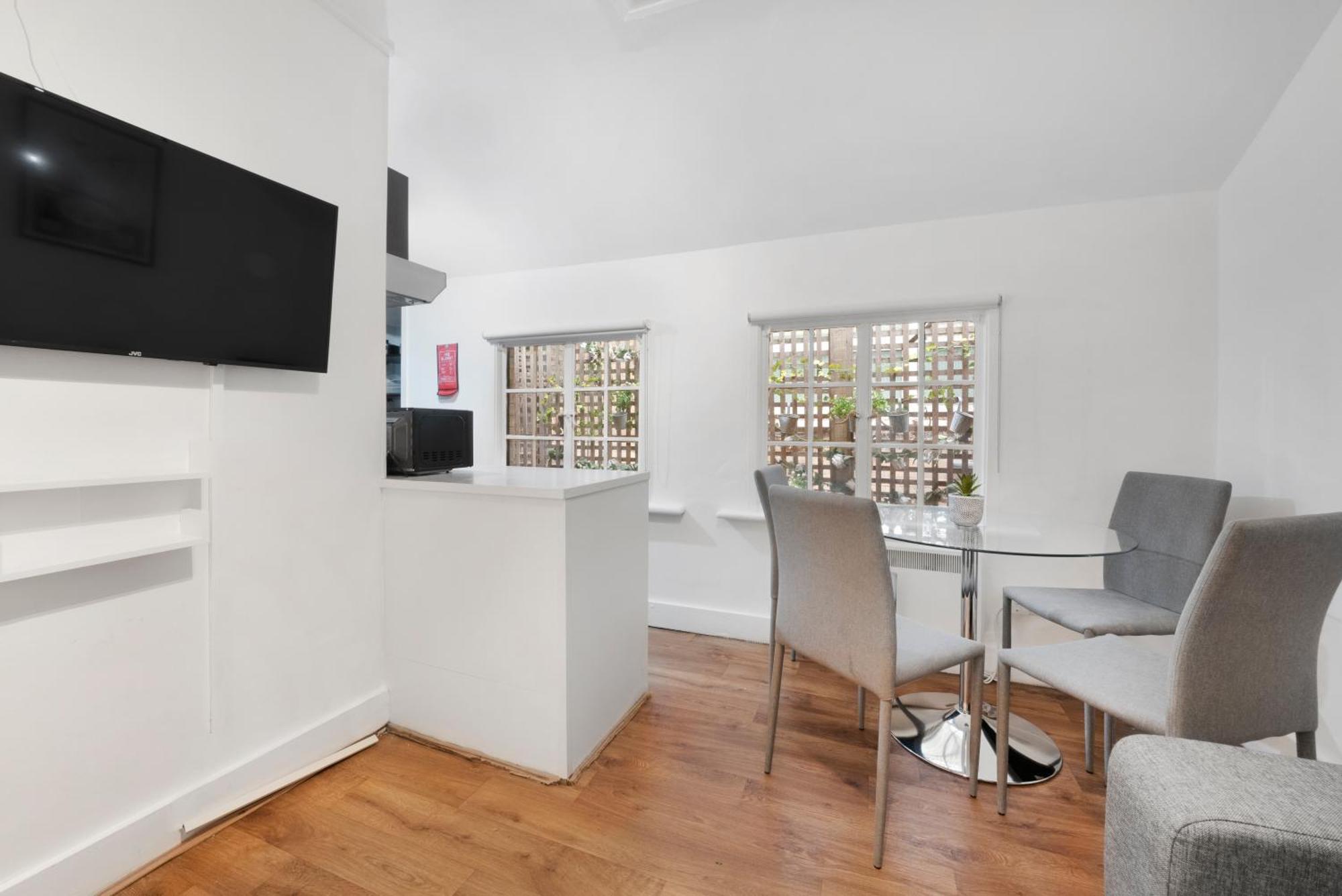 2 Bed Piccadilly 1 London
